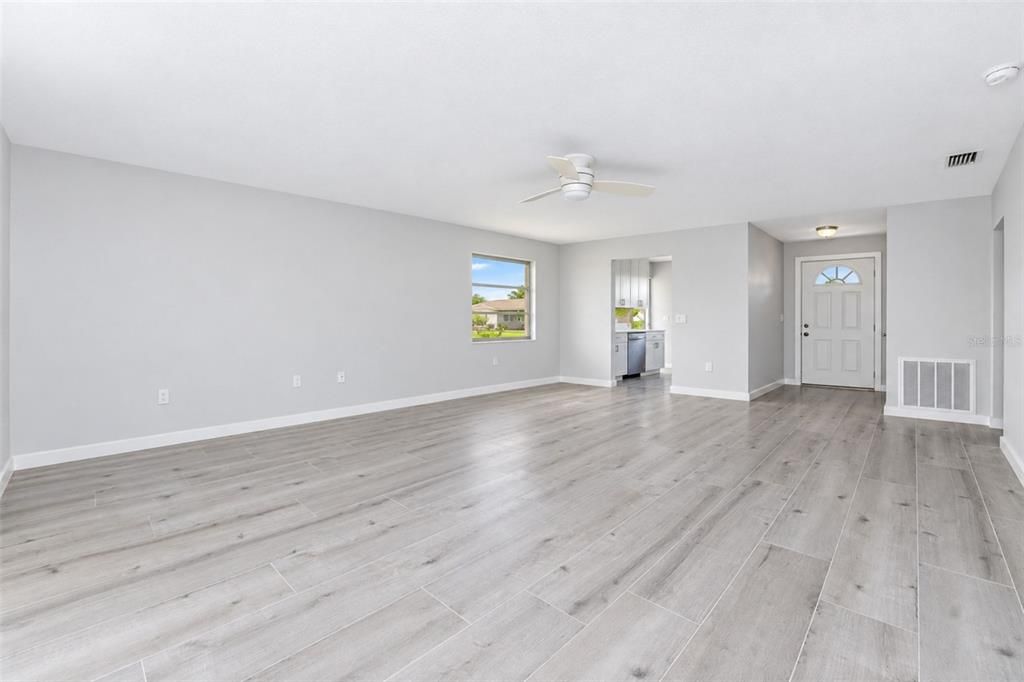 For Sale: $254,900 (2 beds, 2 baths, 1116 Square Feet)