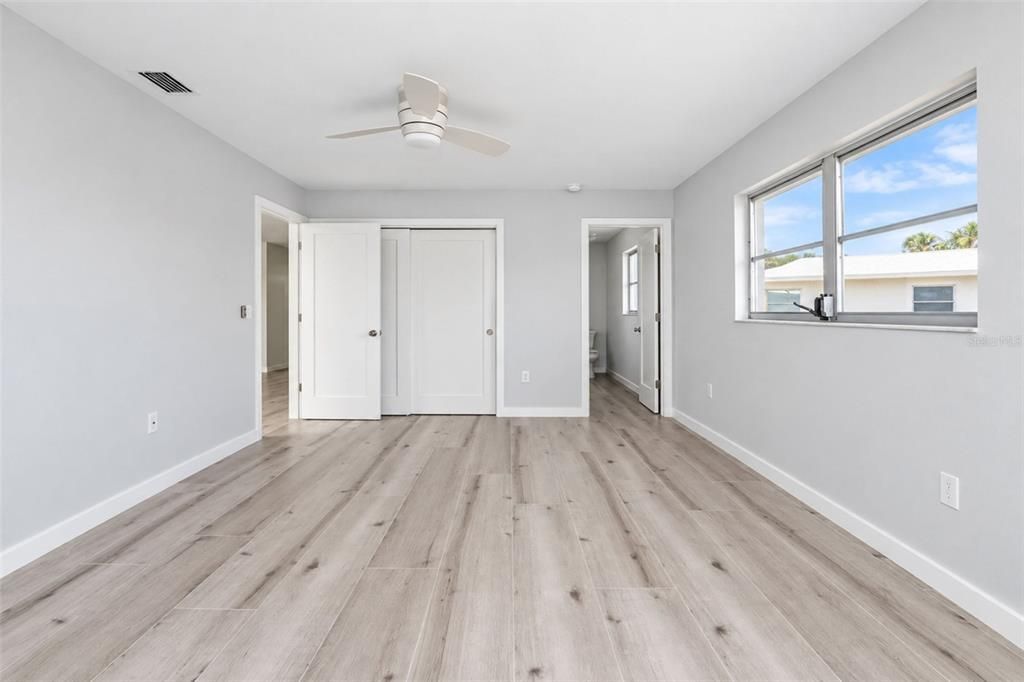 For Sale: $254,900 (2 beds, 2 baths, 1116 Square Feet)