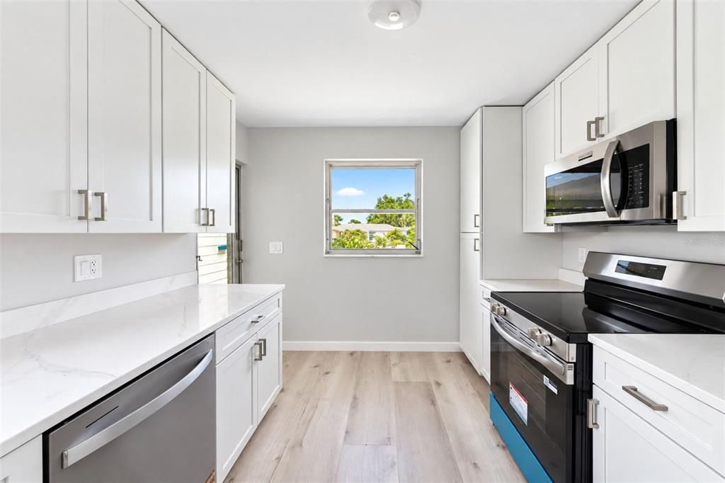 For Sale: $254,900 (2 beds, 2 baths, 1116 Square Feet)