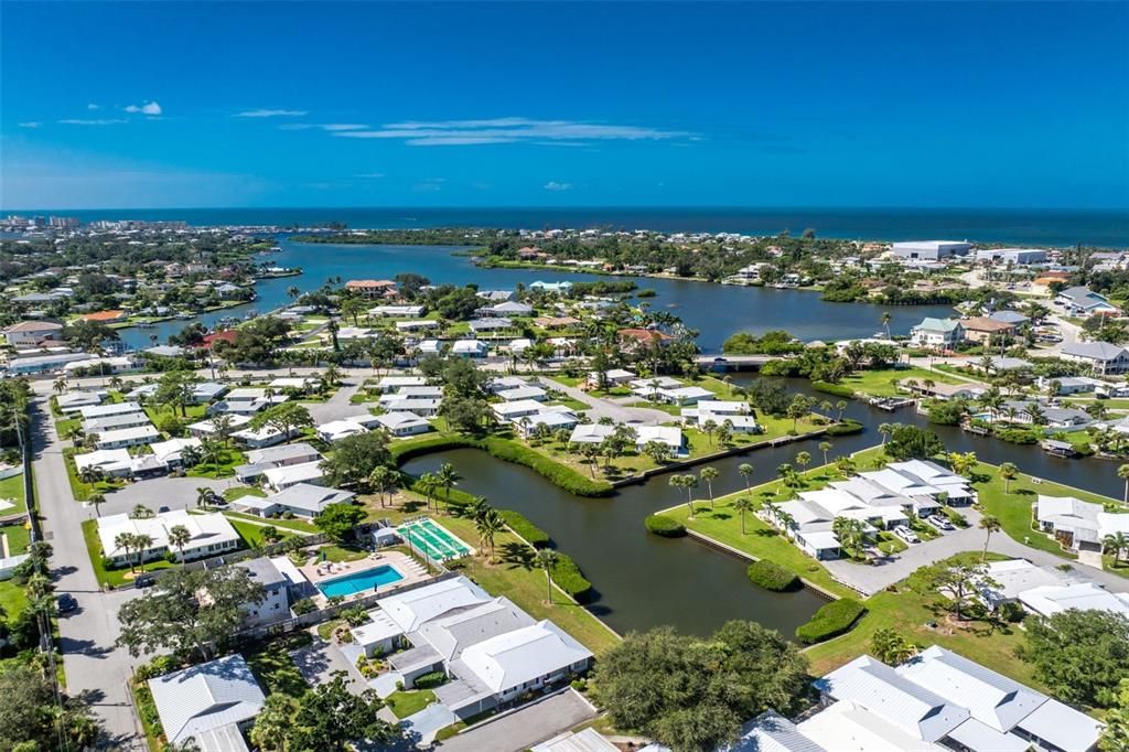 For Sale: $254,900 (2 beds, 2 baths, 1116 Square Feet)