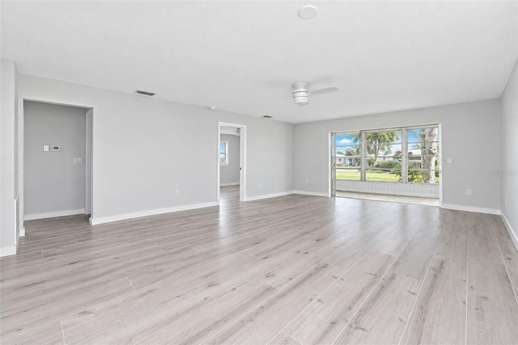 For Sale: $254,900 (2 beds, 2 baths, 1116 Square Feet)