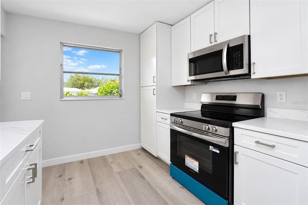 For Sale: $254,900 (2 beds, 2 baths, 1116 Square Feet)