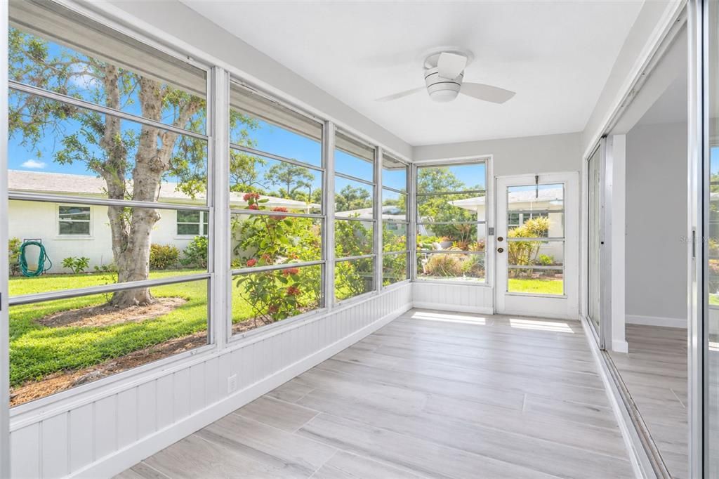 For Sale: $254,900 (2 beds, 2 baths, 1116 Square Feet)