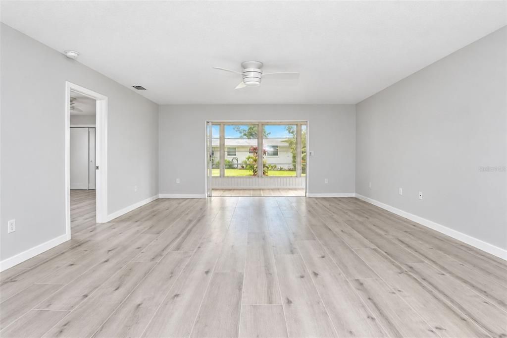 For Sale: $254,900 (2 beds, 2 baths, 1116 Square Feet)