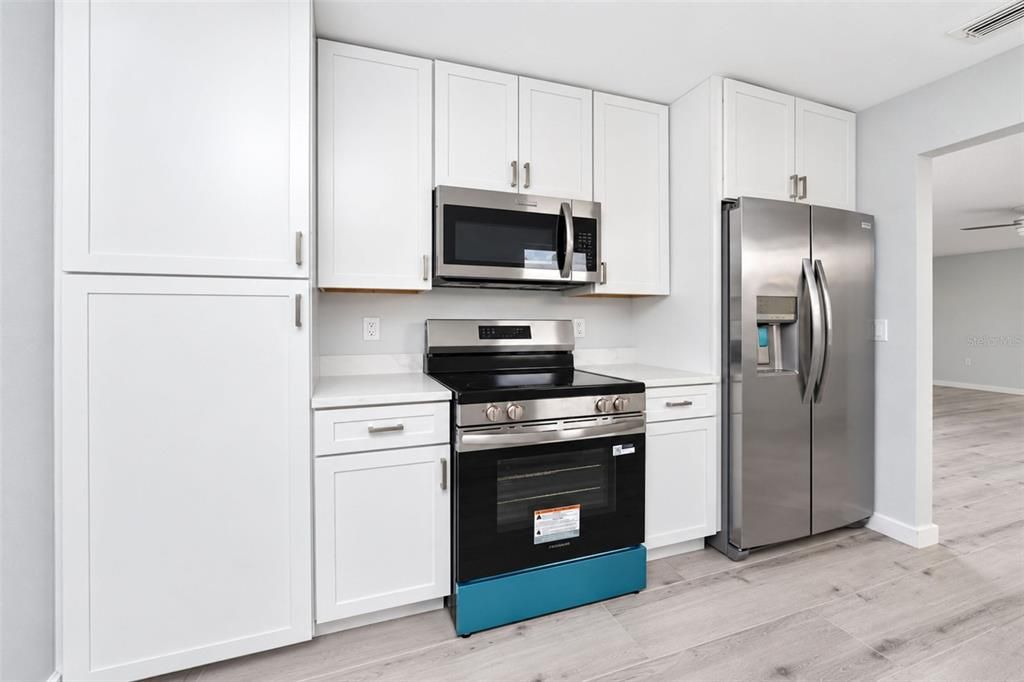 For Sale: $254,900 (2 beds, 2 baths, 1116 Square Feet)