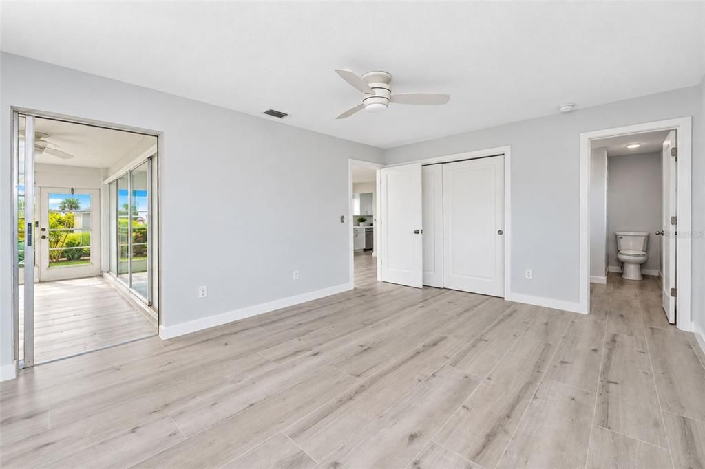 For Sale: $254,900 (2 beds, 2 baths, 1116 Square Feet)