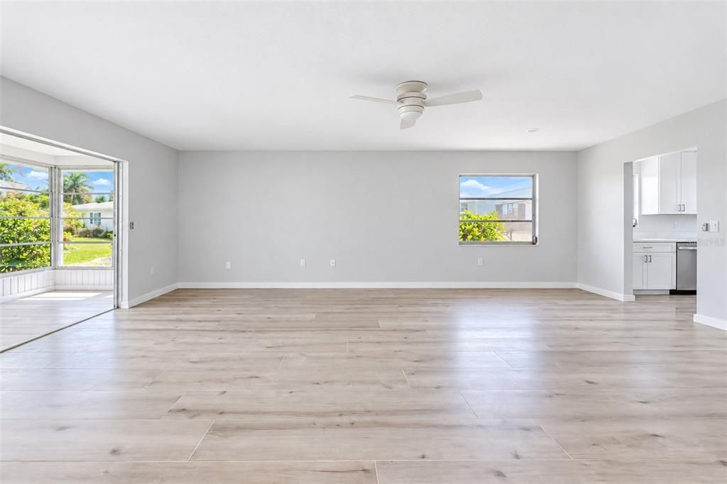 For Sale: $254,900 (2 beds, 2 baths, 1116 Square Feet)