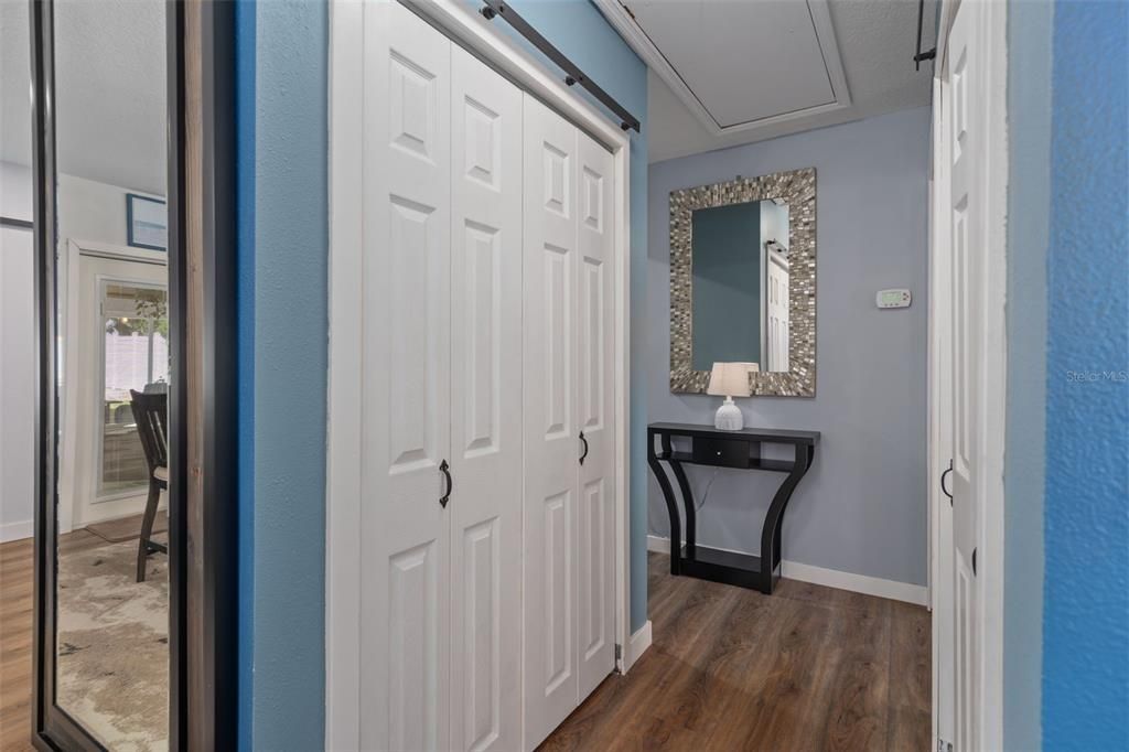 For Sale: $425,000 (2 beds, 2 baths, 1361 Square Feet)
