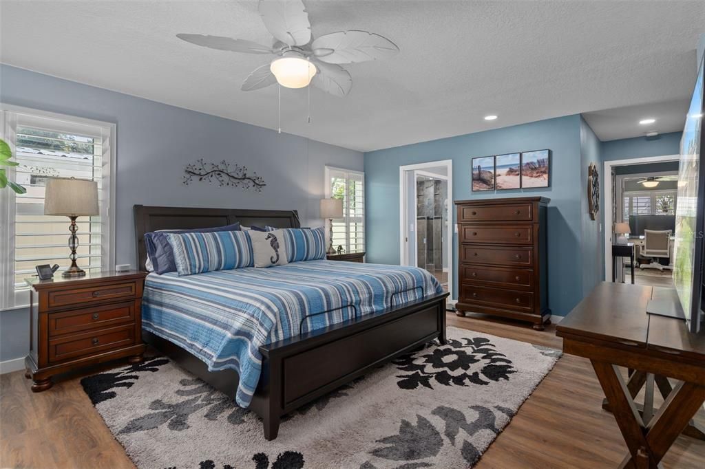 For Sale: $425,000 (2 beds, 2 baths, 1361 Square Feet)