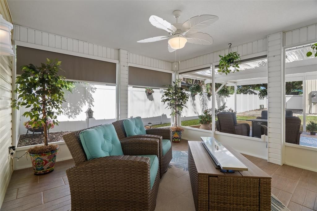 For Sale: $425,000 (2 beds, 2 baths, 1361 Square Feet)