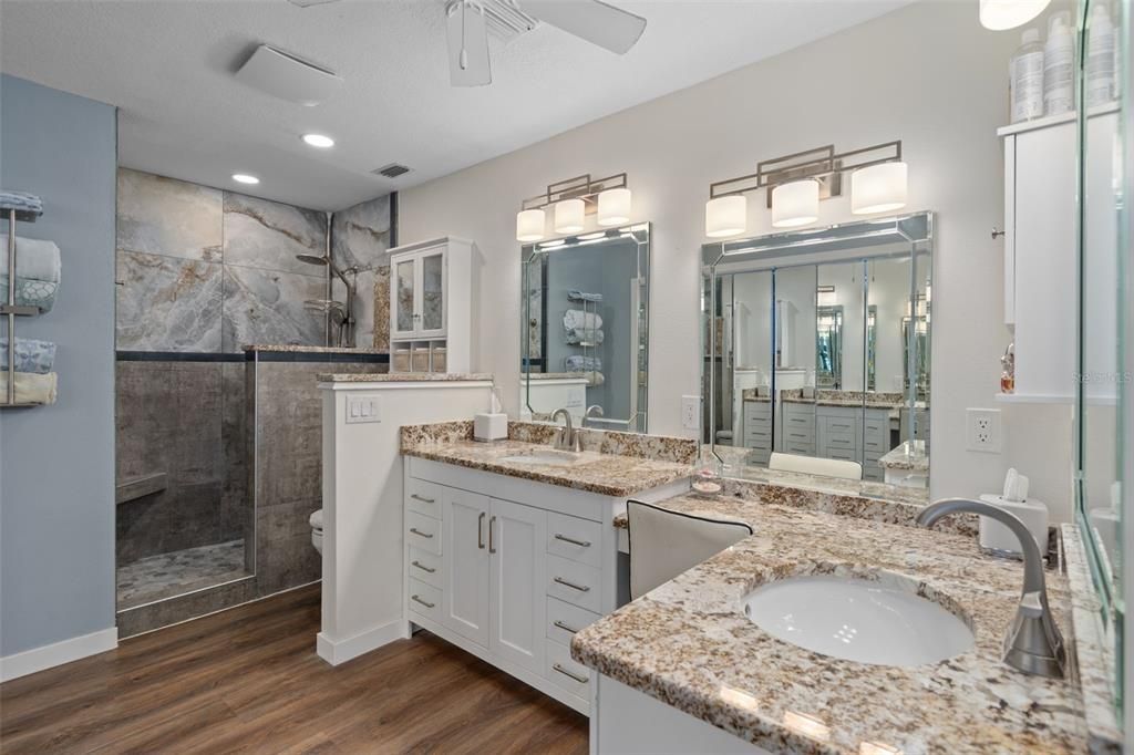 For Sale: $425,000 (2 beds, 2 baths, 1361 Square Feet)