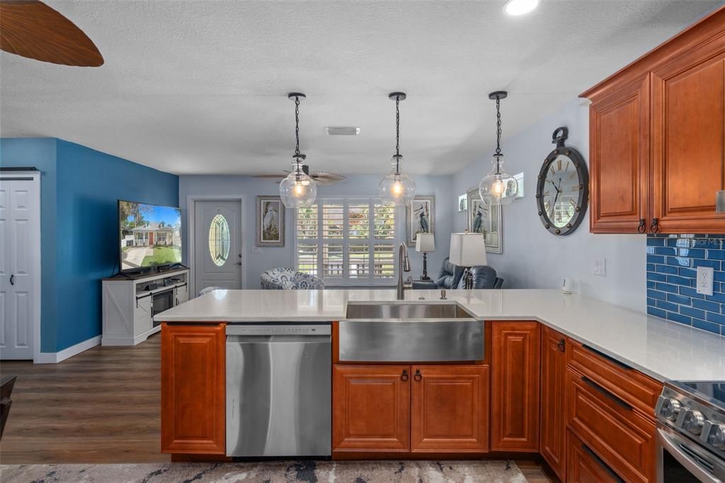 For Sale: $425,000 (2 beds, 2 baths, 1361 Square Feet)
