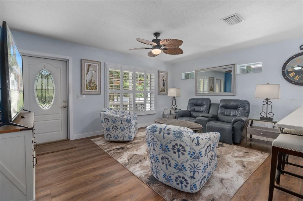 For Sale: $425,000 (2 beds, 2 baths, 1361 Square Feet)