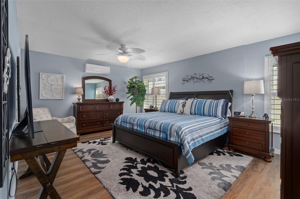 For Sale: $425,000 (2 beds, 2 baths, 1361 Square Feet)