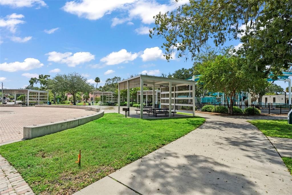 For Sale: $425,000 (2 beds, 2 baths, 1361 Square Feet)