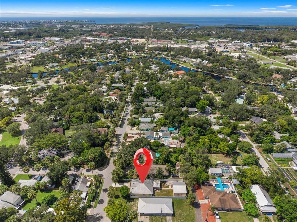 For Sale: $425,000 (2 beds, 2 baths, 1361 Square Feet)