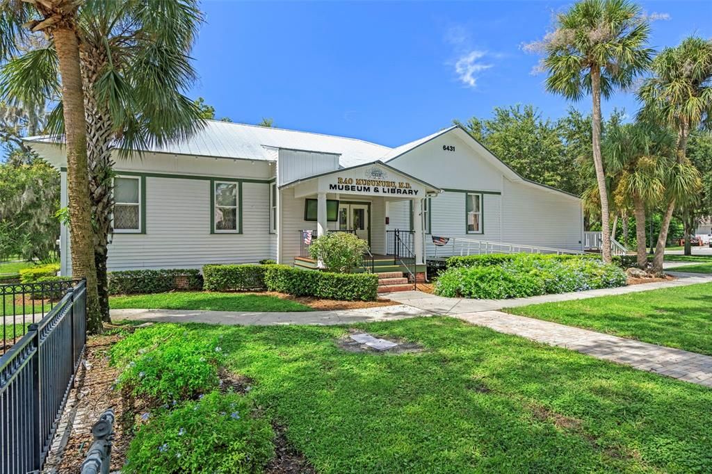 For Sale: $425,000 (2 beds, 2 baths, 1361 Square Feet)