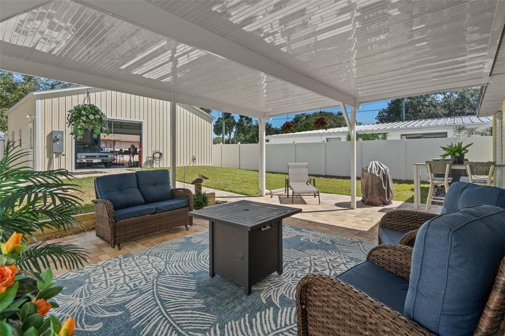 For Sale: $425,000 (2 beds, 2 baths, 1361 Square Feet)