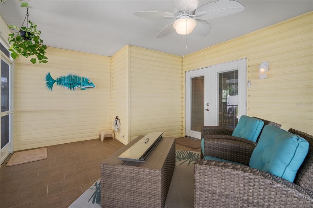 For Sale: $425,000 (2 beds, 2 baths, 1361 Square Feet)