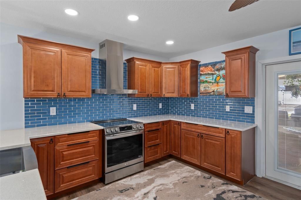 For Sale: $425,000 (2 beds, 2 baths, 1361 Square Feet)