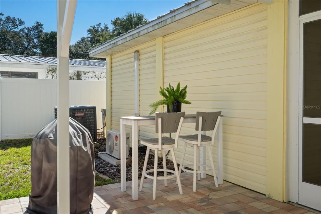 For Sale: $425,000 (2 beds, 2 baths, 1361 Square Feet)