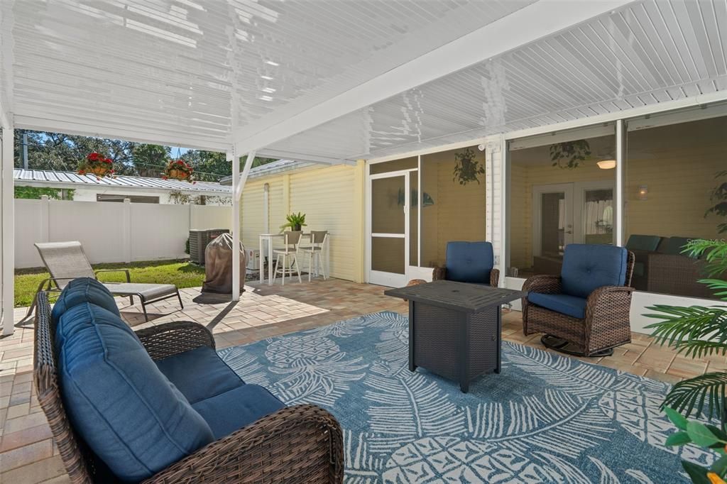 For Sale: $425,000 (2 beds, 2 baths, 1361 Square Feet)