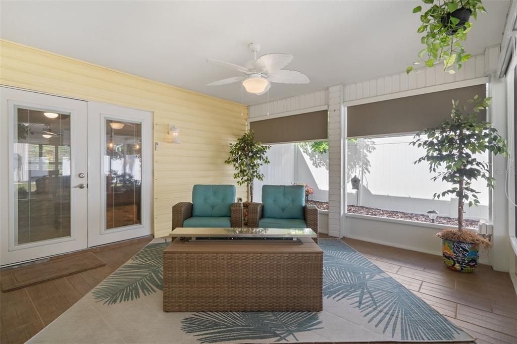 For Sale: $425,000 (2 beds, 2 baths, 1361 Square Feet)
