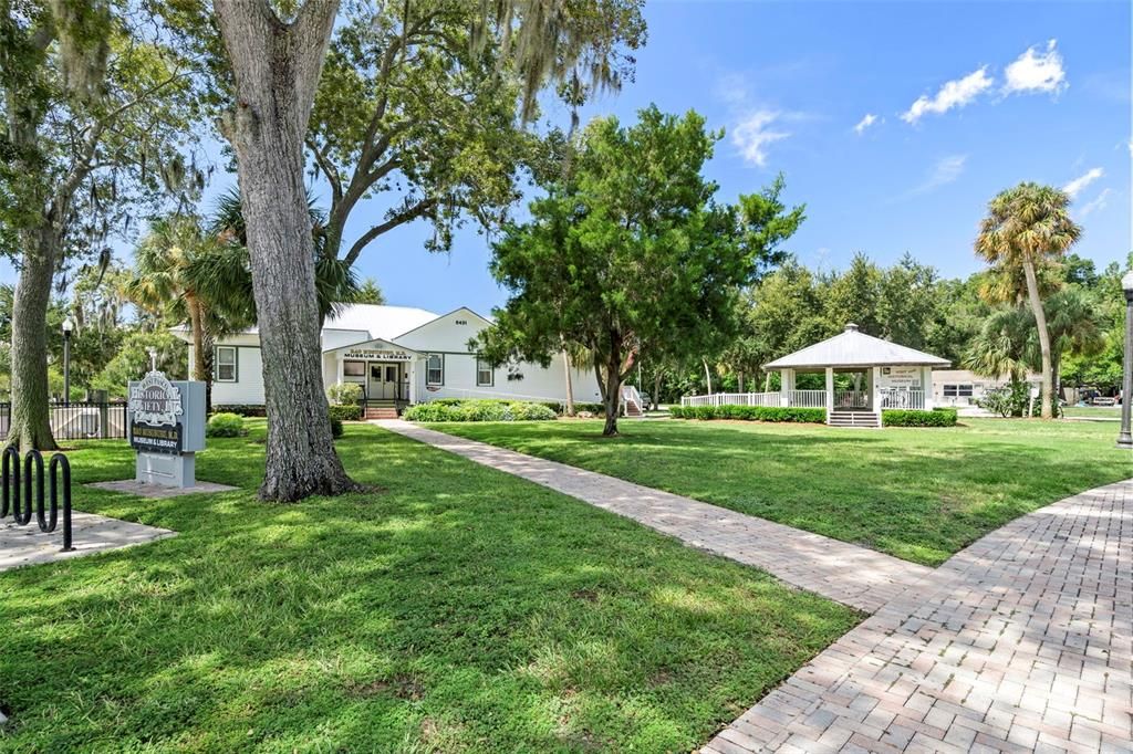 For Sale: $425,000 (2 beds, 2 baths, 1361 Square Feet)