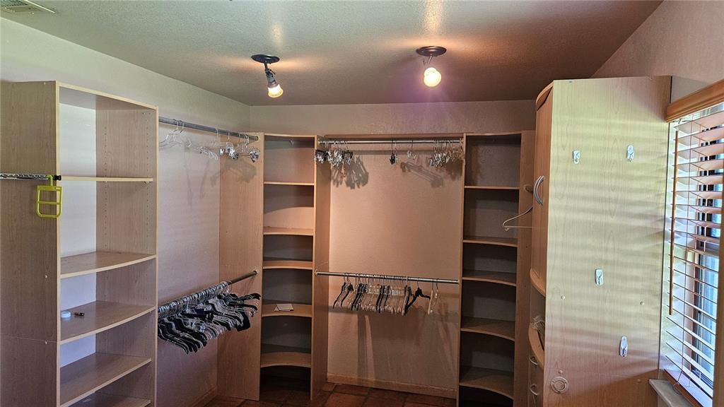 For Rent: $1,750 (2 beds, 2 baths, 1830 Square Feet)
