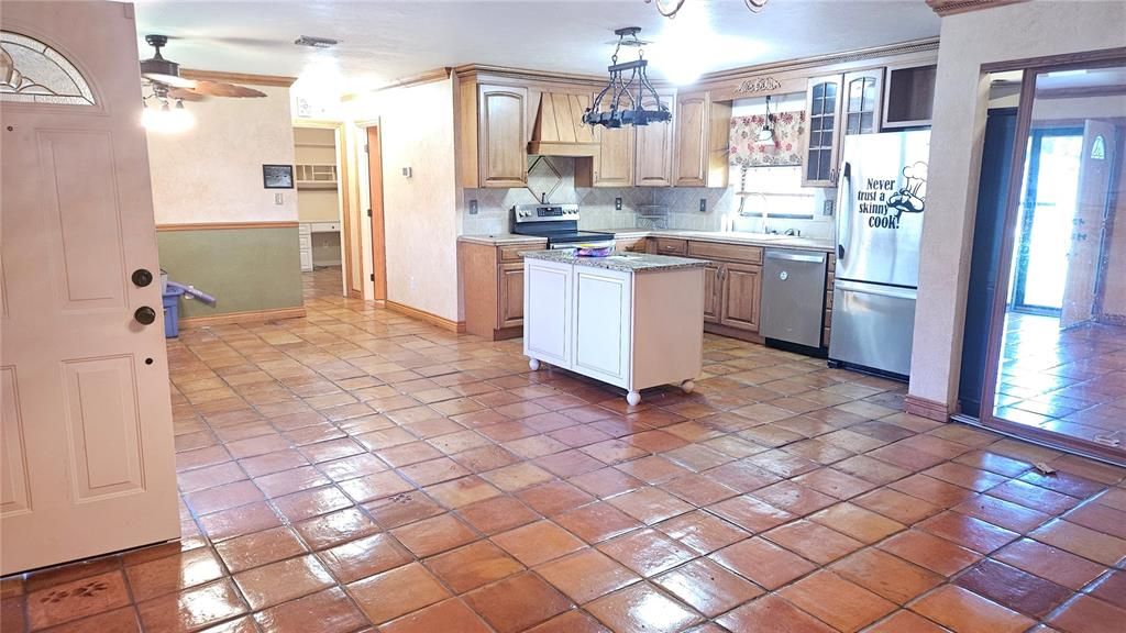 For Rent: $1,750 (2 beds, 2 baths, 1830 Square Feet)