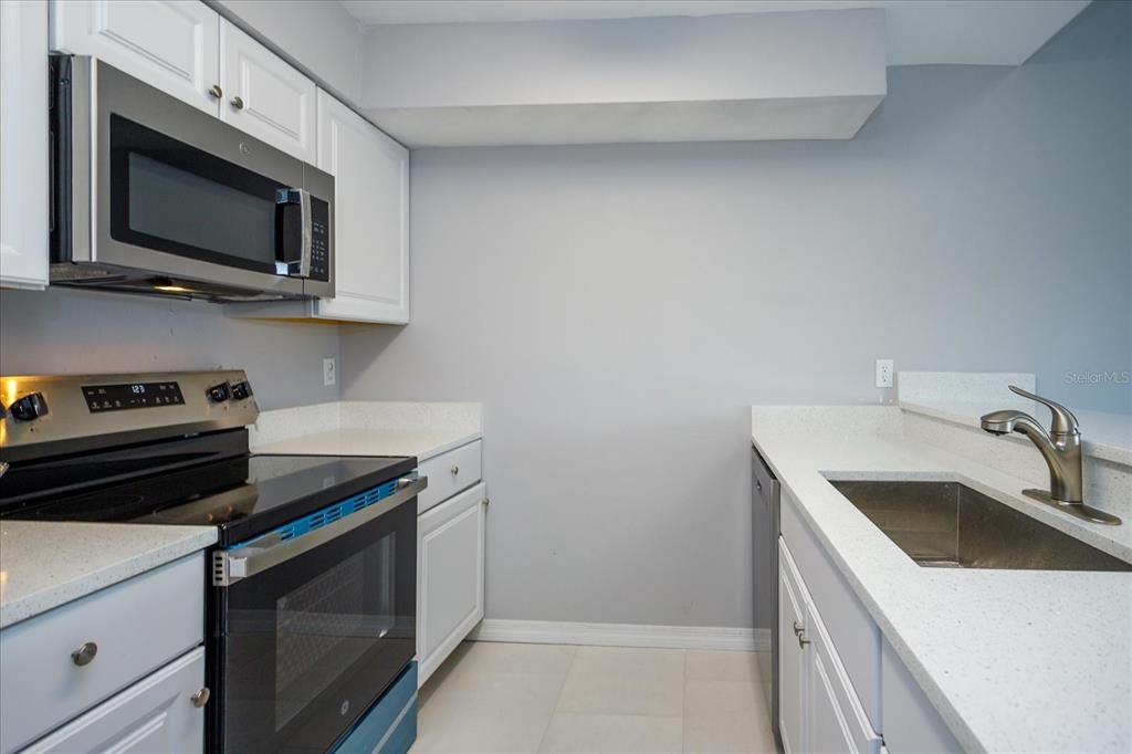 For Rent: $2,000 (2 beds, 2 baths, 1106 Square Feet)