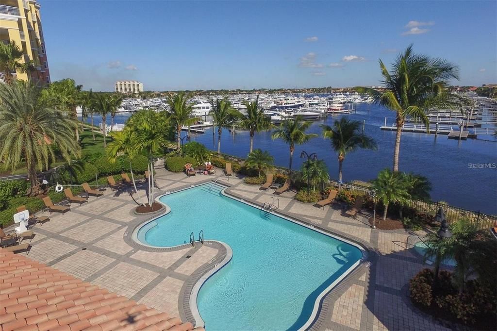 For Rent: $2,400 (2 beds, 2 baths, 1758 Square Feet)