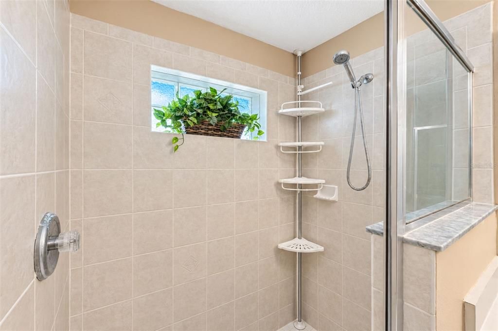 На продажу: $285,000 (3 спален, 2 ванн, 1300 Квадратных фут)
