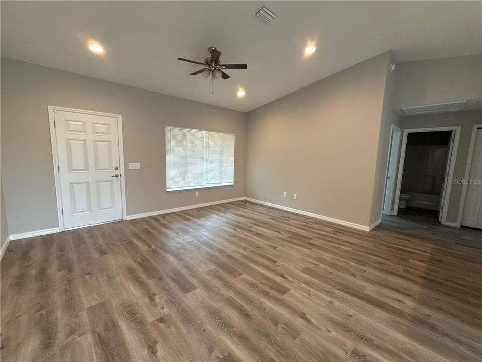 For Rent: $1,650 (3 beds, 2 baths, 1319 Square Feet)