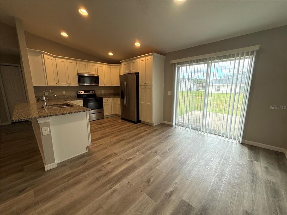 For Rent: $1,650 (3 beds, 2 baths, 1319 Square Feet)