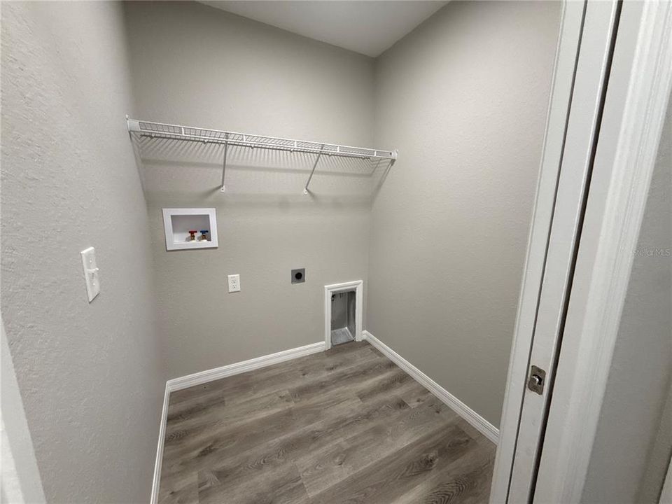 For Rent: $1,650 (3 beds, 2 baths, 1319 Square Feet)