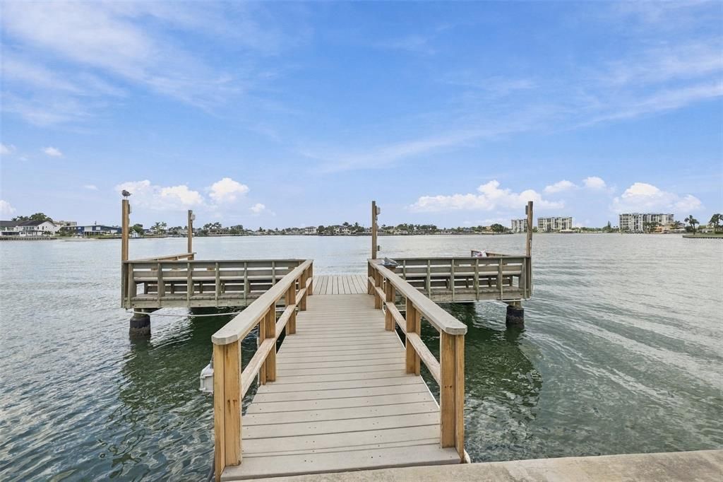 For Sale: $603,000 (2 beds, 2 baths, 2025 Square Feet)