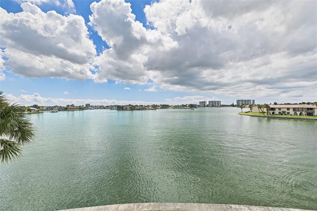 For Sale: $603,000 (2 beds, 2 baths, 2025 Square Feet)