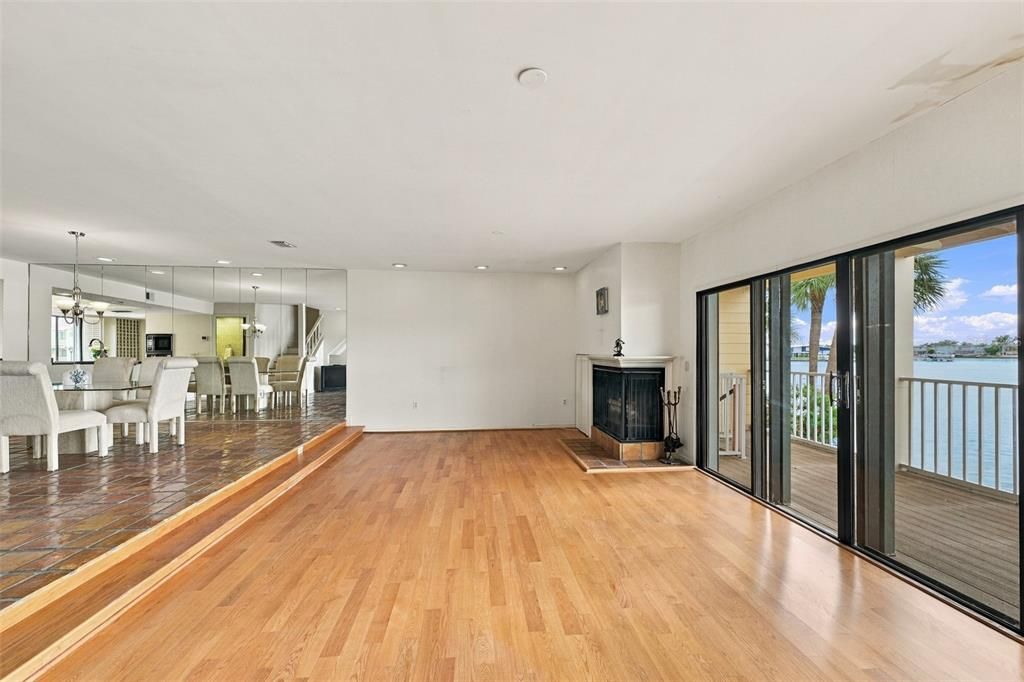 For Sale: $603,000 (2 beds, 2 baths, 2025 Square Feet)
