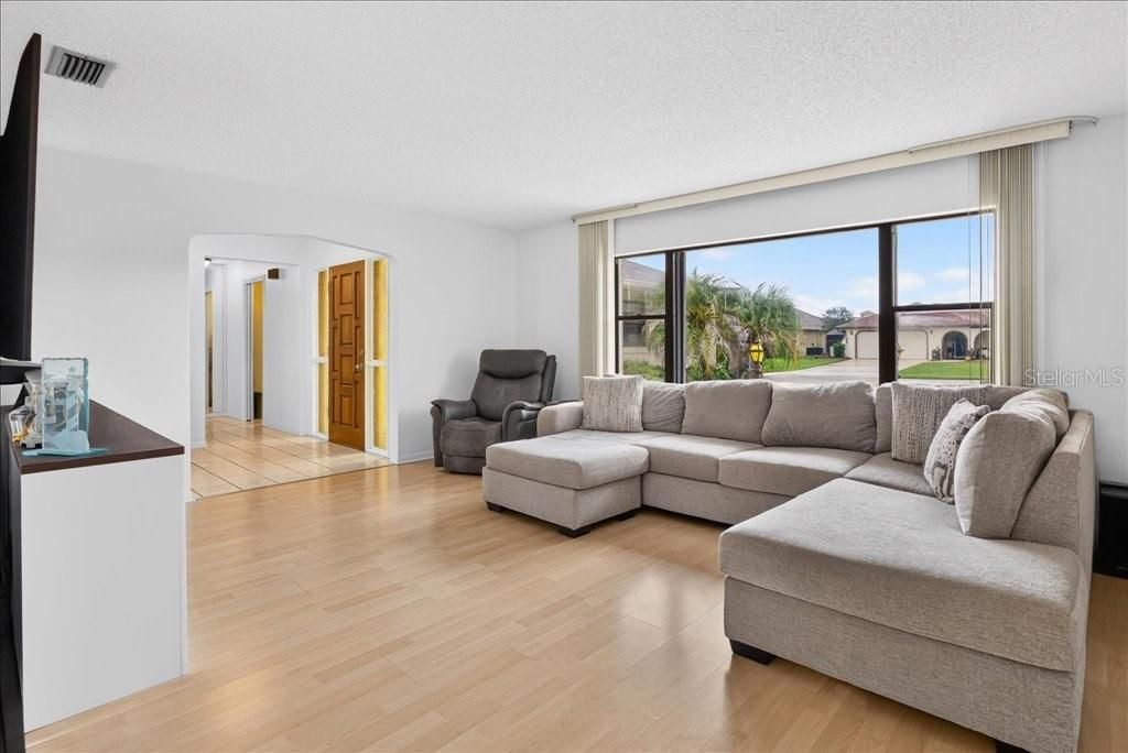For Sale: $534,900 (3 beds, 2 baths, 1925 Square Feet)