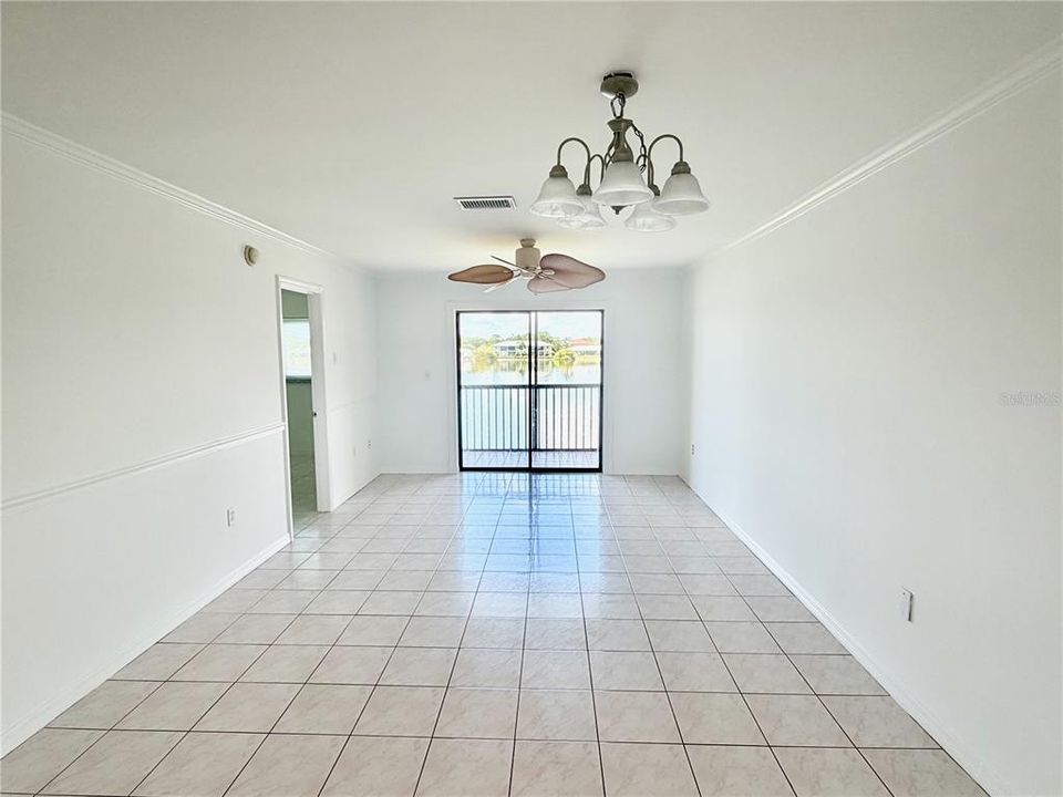 For Sale: $129,900 (2 beds, 2 baths, 886 Square Feet)