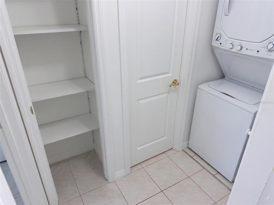 For Sale: $129,900 (2 beds, 2 baths, 886 Square Feet)