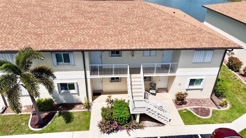 For Sale: $129,900 (2 beds, 2 baths, 886 Square Feet)