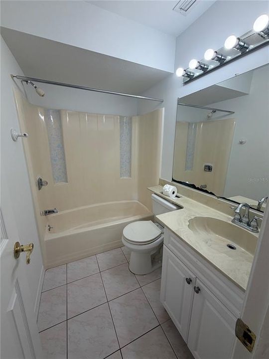 For Sale: $129,900 (2 beds, 2 baths, 886 Square Feet)