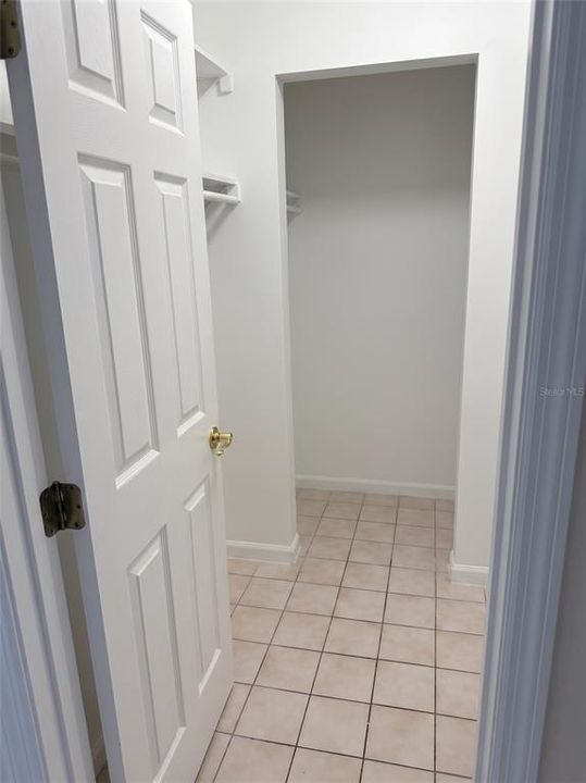 For Sale: $129,900 (2 beds, 2 baths, 886 Square Feet)