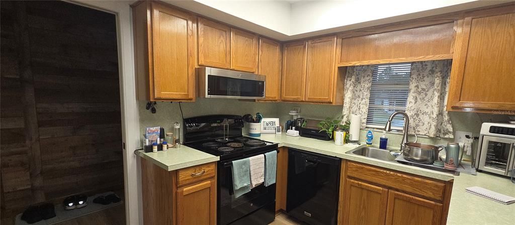 For Sale: $350,000 (3 beds, 2 baths, 1470 Square Feet)