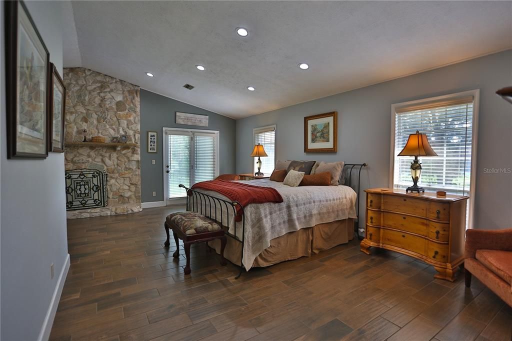 For Sale: $1,950,000 (3 beds, 2 baths, 2859 Square Feet)