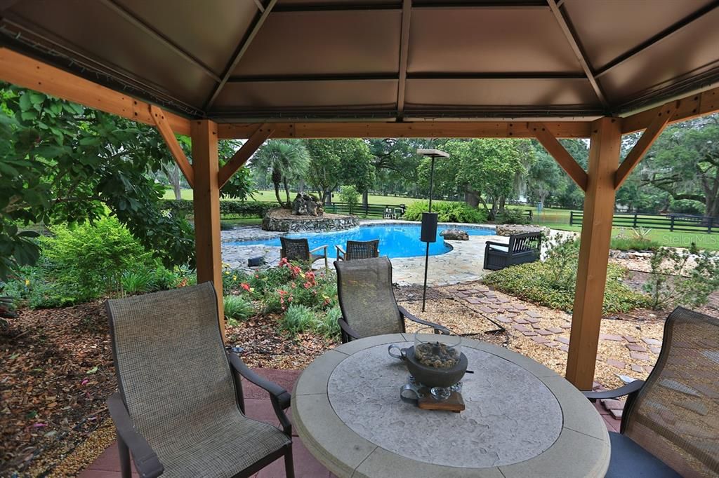 For Sale: $1,950,000 (3 beds, 2 baths, 2859 Square Feet)