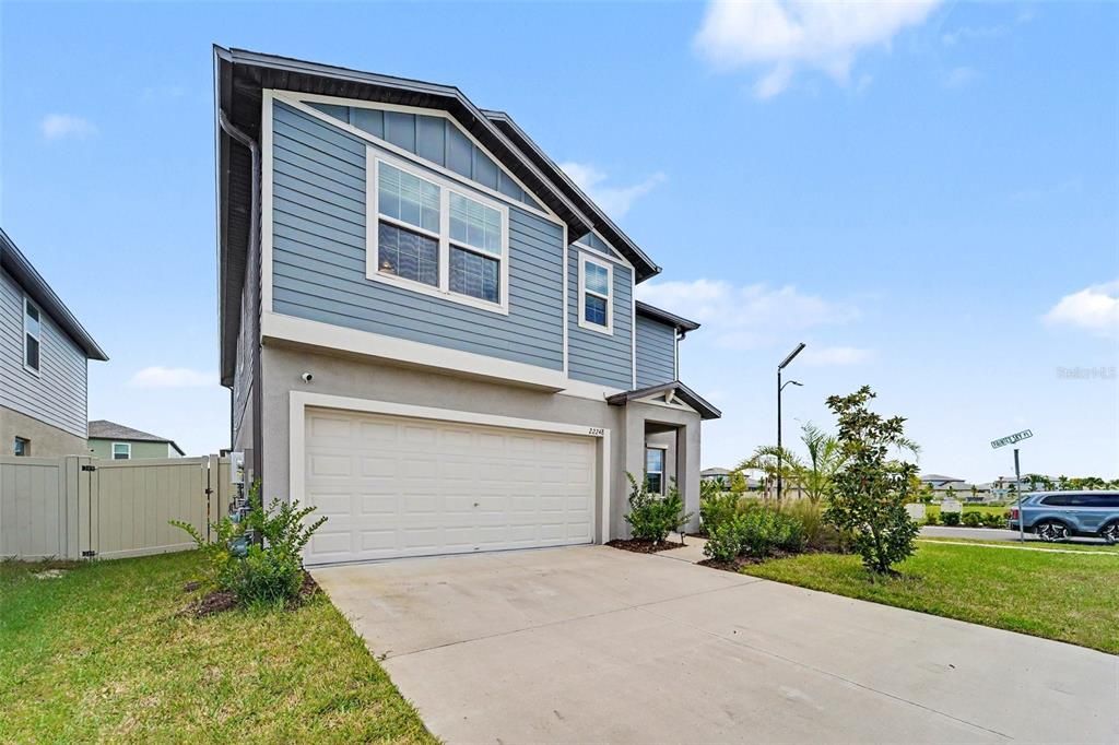 For Sale: $450,000 (6 beds, 3 baths, 2580 Square Feet)