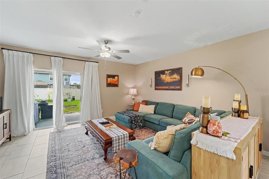 For Sale: $450,000 (6 beds, 3 baths, 2580 Square Feet)